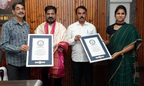CM Revanth: బతుకమ్మ గిన్నిస్ వరల్డ్‌ రికార్డు అందుకున్న సీఎం రేవంత్ రెడ్డి.. వారికి విషెస్