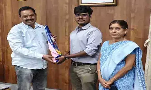మున్సిపల్ కమిషనర్‌గా తహసీల్దార్ కుమారుడు