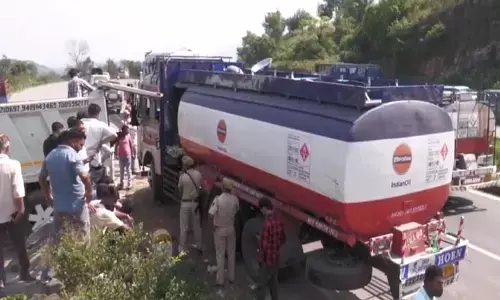 Cow smuggling: పుష్ప రేంజ్‌లో స్మగ్లింగ్.. కట్ చేస్తే ఆయిల్ ట్యాంకర్‌లో ఆవులు