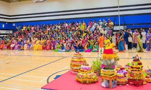 కెనడాలో ఘనంగా బతుకమ్మ వేడుకలు.. పెద్దఎత్తున హాజరైన ప్రవాస తెలుగు మహిళలు