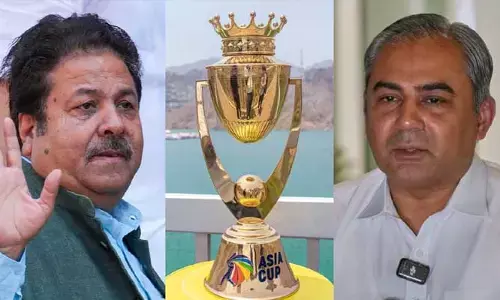 ట్రోఫీ నీ సొత్తా?.. హోటల్‌ రూంకు ఎలా తీసుకెళ్లావ్?