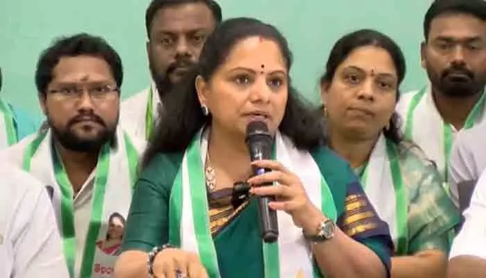 BRSతో నాకు ఎలాంటి సంబంధం లేదు.. కల్వకుంట్ల కవిత ఆసక్తికర వ్యాఖ్యలు BRSతో నాకు ఎలాంటి సంబంధం లేదు.. కల్వకుంట్ల కవిత ఆసక్తికర వ్యాఖ్యలు