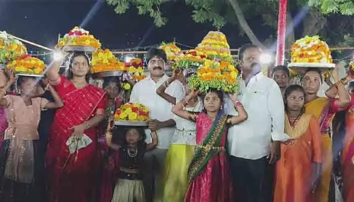తెలంగాణ సాంస్కృతికి ప్రతిబింబం బతుకమ్మ తెలంగాణ సాంస్కృతికి ప్రతిబింబం బతుకమ్మ