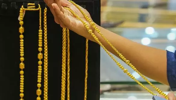 Gold: మరో రూ. 1,000 పెరిగిన బంగారం.. తులం రూ. 1,21,643 Gold: మరో రూ. 1,000 పెరిగిన బంగారం.. తులం రూ. 1,21,643