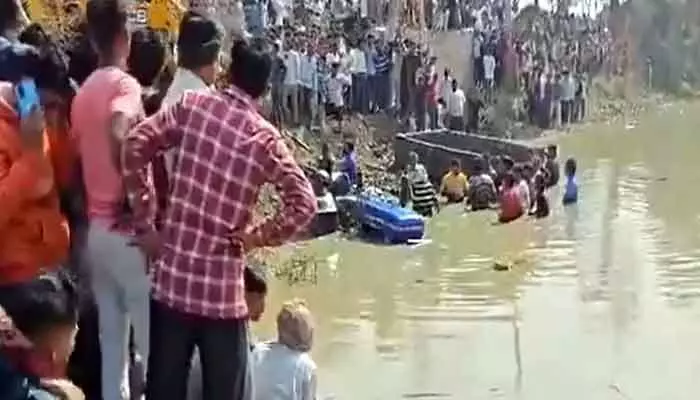 మధ్యప్రదేశ్లో ఘోర రోడ్డు ప్రమాదం.. 10 మంది స్పాట్ డెడ్ మధ్యప్రదేశ్లో ఘోర రోడ్డు ప్రమాదం.. 10 మంది స్పాట్ డెడ్
