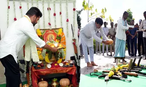 Ayudha Puja: దేశాన్ని కాపాడే ఆయుధం ఏదైనా దైవస్వరూపమే.. సీఎం, మంత్రుల ఆయుధ పూజ