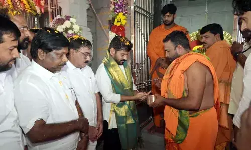 దసరా రోజు పూలకించిన సీఎం రేవంత్ రెడ్డి సొంత గ్రామం