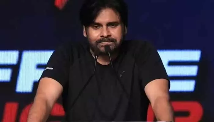 దయచేసి అలాంటివి చేయొద్దంటూ పవన్ కళ్యాణ్ కీలక విజ్ఞప్తి.. ప్రకాష్ రాజ్తో వివాదంపై ఏమన్నారంటే? దయచేసి అలాంటివి చేయొద్దంటూ పవన్ కళ్యాణ్ కీలక విజ్ఞప్తి.. ప్రకాష్ రాజ్తో వివాదంపై ఏమన్నారంటే?
