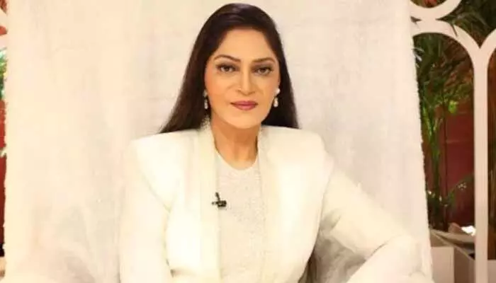 దసరా పండుగ సంప్రదాయంపై నటి వివాదాస్పద ట్వీట్.. ఏకిపారేస్తున్న నెటిజన్లు దసరా పండుగ సంప్రదాయంపై నటి వివాదాస్పద ట్వీట్.. ఏకిపారేస్తున్న నెటిజన్లు