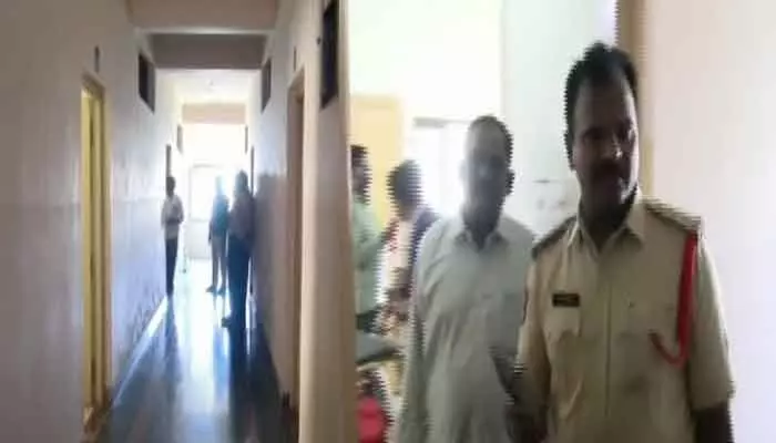 ప్రభుత్వ మెడికల్ కాలేజీలో విషాదం.. స్టూడెంట్ సూసైడ్ ప్రభుత్వ మెడికల్ కాలేజీలో విషాదం.. స్టూడెంట్ సూసైడ్