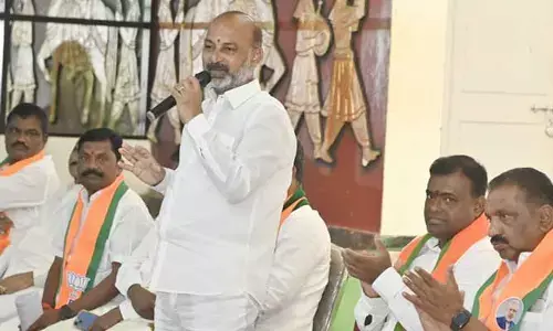 ‘అలా చేస్తే.. కన్నతల్లికి ద్రోహం చేసినట్లే’.. సొంత నేతలకు బండి సంజయ్ హెచ్చరిక