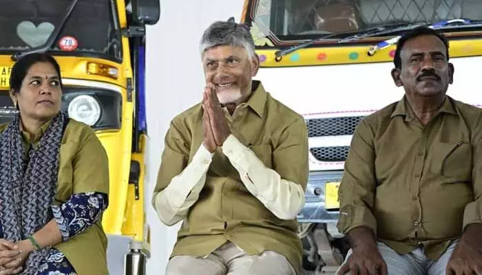 ఆటో డ్రైవర్లకు మరో గుడ్ న్యూస్.. సీఎం చంద్రబాబు కీలక ప్రకటన ఆటో డ్రైవర్లకు మరో గుడ్ న్యూస్.. సీఎం చంద్రబాబు కీలక ప్రకటన