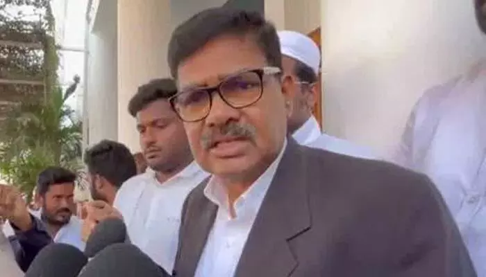 ఎమ్మెల్యేలు ఇంకా బుకాయిస్తున్నారు.. పార్టీ ఫిరాయింపు కేసులో బీఆర్ఎస్ న్యాయవాది కీలక వ్యాఖ్యలు ఎమ్మెల్యేలు ఇంకా బుకాయిస్తున్నారు.. పార్టీ ఫిరాయింపు కేసులో బీఆర్ఎస్ న్యాయవాది కీలక వ్యాఖ్యలు