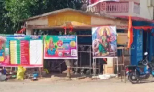 పాత సామానుల స్టోర్ రూంగా మారిన బస్టాండ్.. పట్టించుకోని అధికార యంత్రాంగం