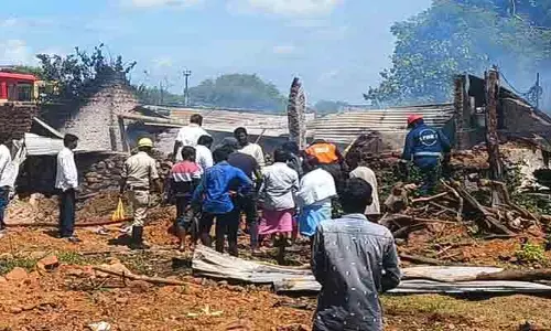షార్ట్ సర్క్యూట్ తో గుడిసె దగ్ధం