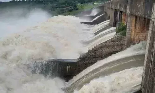 నిజాం సాగ‌ర్ ప్రాజెక్టు గేట్ల ద్వారా నీటి విడుద‌ల