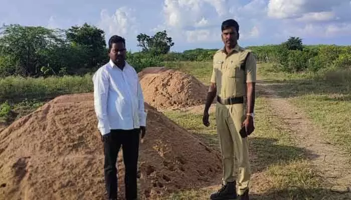 దిశ ఎఫెక్ట్.. ఇసుక డంపింగ్ సీజ్ దిశ ఎఫెక్ట్.. ఇసుక డంపింగ్ సీజ్