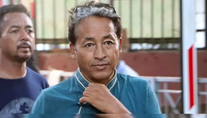 Ladakh: లడఖ్ రాష్ట్ర హోదా కోసం పోరాటం కొనసాగాలి.. సోనమ్ వాంగ్చుక్ Ladakh: లడఖ్ రాష్ట్ర హోదా కోసం పోరాటం కొనసాగాలి.. సోనమ్ వాంగ్చుక్