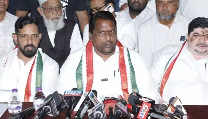 Fake News: అడ్లూరిని నేను ఏమీ అనలేదు..! ప్రచారంపై మంత్రి పొన్నం ప్రభాకర్ క్లారిటీ Fake News: అడ్లూరిని నేను ఏమీ అనలేదు..! ప్రచారంపై మంత్రి పొన్నం ప్రభాకర్ క్లారిటీ