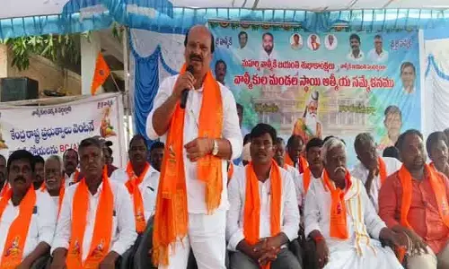 వాల్మీకుల‌ను బీసీ నుంచి తొల‌గించి ఎస్టీలో చేర్చాలి : వాల్మీకి కొండయ్య