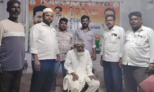 మతిస్థిమితం లేని వ్యక్తిని  కుటుంబ సభ్యులకు అప్పగింత