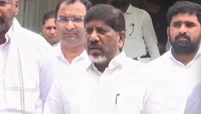 బీసీ రిజర్వేషన్లపై సుప్రీం కోర్టులో పోరాడుతాం.. డిప్యూటీ సీఎం భట్టి విక్రమార్క బీసీ రిజర్వేషన్లపై సుప్రీం కోర్టులో పోరాడుతాం.. డిప్యూటీ సీఎం భట్టి విక్రమార్క