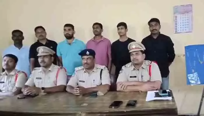 కాగజ్ గనర్ లో దొంగలా ముఠా గుట్టు రట్టు..! కాగజ్ గనర్ లో దొంగలా ముఠా గుట్టు రట్టు..!