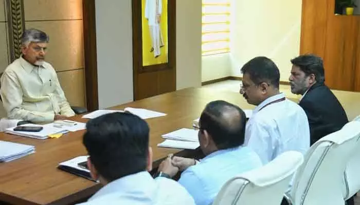 విశాఖ స్టీల్పై సీఎం సమీక్ష.. అధికారులకు కీలక ఆదేశాలు విశాఖ స్టీల్పై సీఎం సమీక్ష.. అధికారులకు కీలక ఆదేశాలు