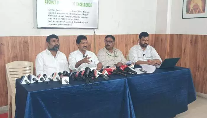 లీజు డబ్బులు అడిగితే దౌర్జన్యం లీజు డబ్బులు అడిగితే దౌర్జన్యం