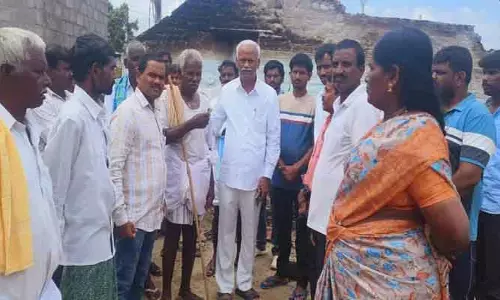 బాధిత కుటుంబాన్ని పరామర్శించిన డీసీసీబీ చైర్మ‌న్