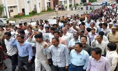 ఉద్యోగుల సహనం పరీక్షించకండి!
