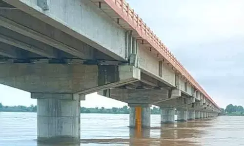 బెజ్జూర్ లో భారీ వ‌ర్షం.. రాక పోక‌ల‌కు అంత‌రాయం