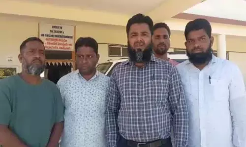 ఒకే భవనం.. నాలుగు గదులు..మూడు పాఠశాలలు..!