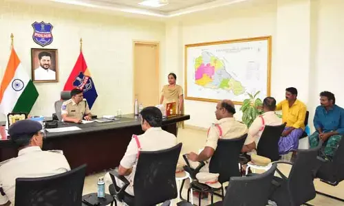 ప్రజలకు మరింత చేరువగా పోలీస్ సేవలు : ఎస్పీ శ్రీనివాస‌రావు