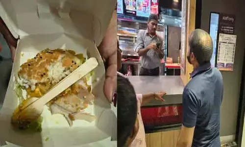 KFC చికెన్ బర్గర్ లొట్టలేసుకుంటూ తింటున్నారా ? ఈ వీడియో చూడండి