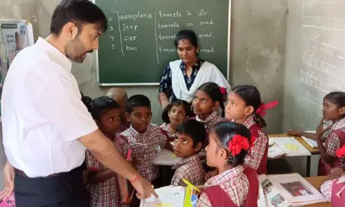 హైస్కూల్లో జిల్లా కలెక్టర్ ఆకస్మిక తనిఖీ