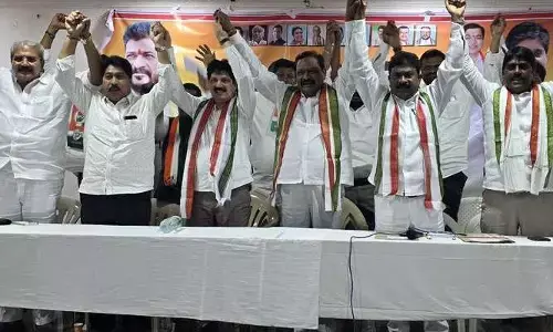 ఒకే వేదికపై తాజా, మాజీ ఎమ్మెల్యేలు