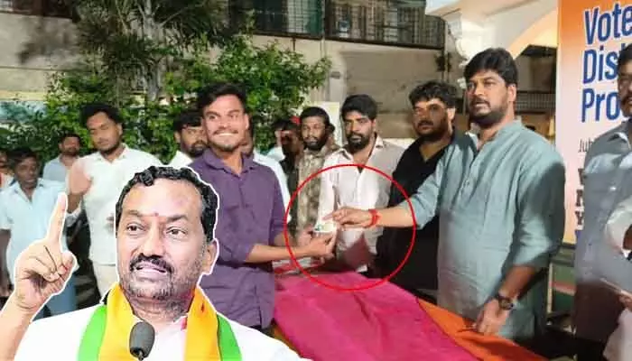 రాష్ట్రంలో అసలు ప్రజాస్వామ్యం ఉందా.. ఎంపీ రఘునందన్ రావు ఫైర్ రాష్ట్రంలో అసలు ప్రజాస్వామ్యం ఉందా.. ఎంపీ రఘునందన్ రావు ఫైర్
