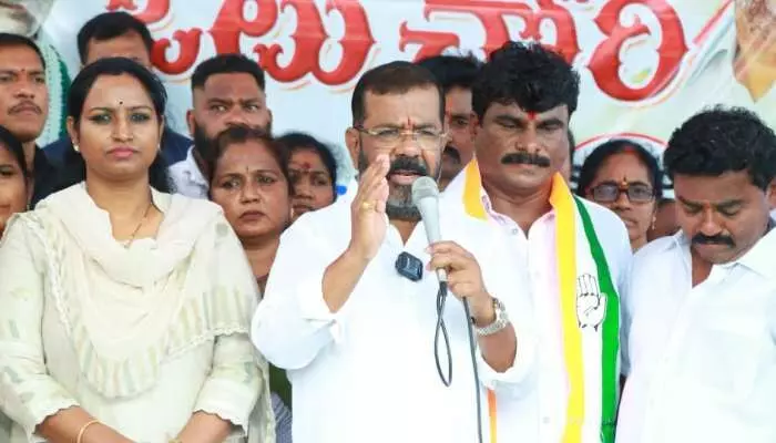 కాజీపేటలో ఓటు చోరీపై కాంగ్రెస్ సంతకాల సేకరణ కాజీపేటలో ఓటు చోరీపై కాంగ్రెస్ సంతకాల సేకరణ