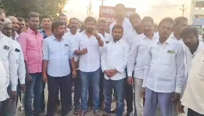 పోలీసుల తీరుపై బీఆర్ఎస్ ఆగ్రహం పోలీసుల తీరుపై బీఆర్ఎస్ ఆగ్రహం