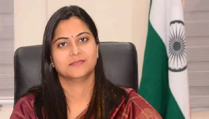 నిర్మల్ కలెక్టర్ పేరిట ఫేక్ అకౌంట్.. అలర్ట్ గా ఉండాలని సూచన నిర్మల్ కలెక్టర్ పేరిట ఫేక్ అకౌంట్.. అలర్ట్ గా ఉండాలని సూచన