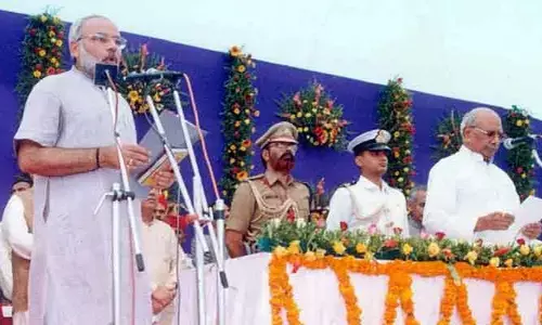 సరిగ్గా 25 ఏళ్ల క్రితం గుజరాత్ సీఎంగా మోడీ తొలి ప్రమాణ స్వీకారం
