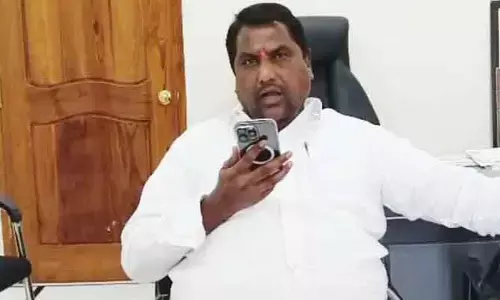 రేపటిలోగా క్షమాపణలు చెప్పాలి.. పొన్నంకు మంత్రి అడ్లూరి అల్టిమేటం (వీడియో)
