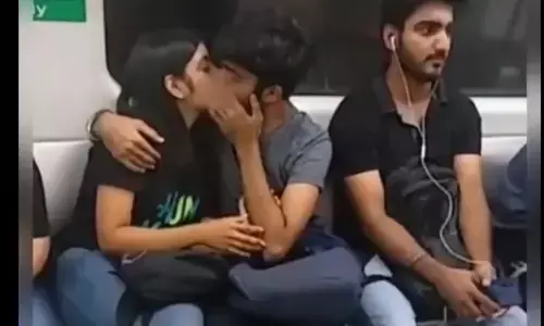 VIRAL VIDEO: అది మెట్రో అనుకున్నారా.. ఓయో అనుకున్నారా.. ఇంత కరువులో ఉన్నారేంట్రా?