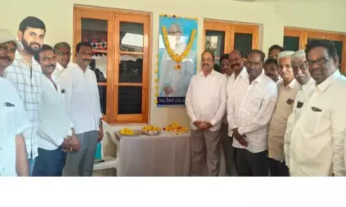 స్వర్గీయ చీకటి ధర్మయ్యకు మంత్రి తుమ్మల నివాళులు