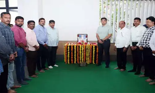 కలెక్టర్ కార్యాలయంలో వాల్మీకి జయంతి వేడుకలు