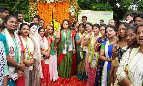 గుస్సాడి ఉత్సవాలకు గూడేనికి రూ. 50 వేలు ఇవ్వాలి.. కవిత డిమాండ్.. ట్యాంక్‌బండ్‌పై కొమురం భీమ్‌కు నివాళులు