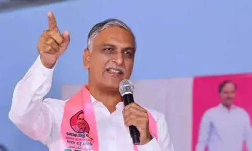 Harish Rao: రేవంత్ రెడ్డి మాటల్లో ఫేకుడు.. ఢిల్లీకి వెళ్ళి జోకుడు: హరీశ్ రావు