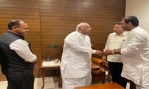 ఖర్గే ను  పరామర్శించిన జడ్చర్ల ఎమ్మెల్యే అనిరుధ్ రెడ్డి