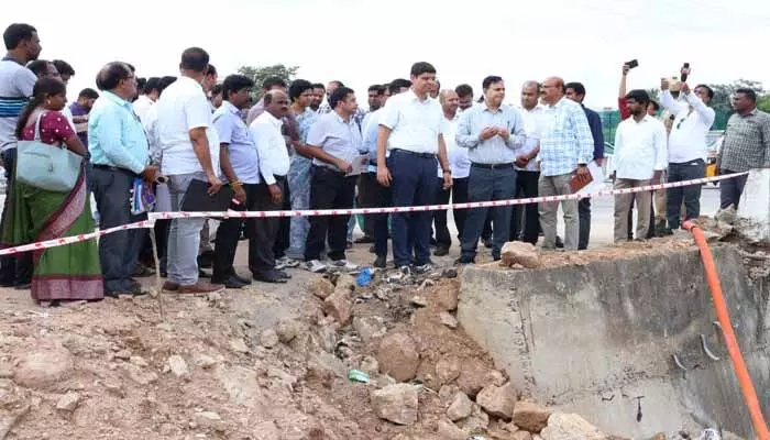 జీ.ఆర్. కాలనీ ని పరిశీలించిన కేంద్ర బృందం జీ.ఆర్. కాలనీ ని పరిశీలించిన కేంద్ర బృందం